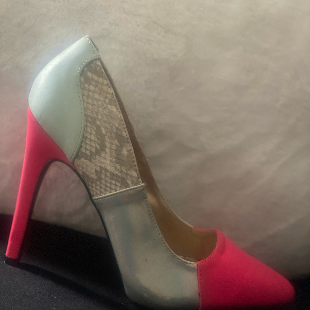 Heels - Picture 2 of 2